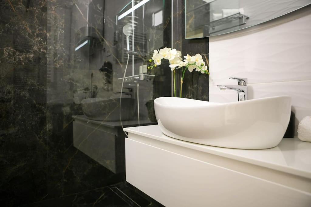 New & Luxury Apartment Tony Split Exterior foto